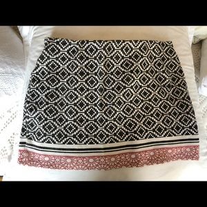 Zara stretch patterned mini skirt - gently used